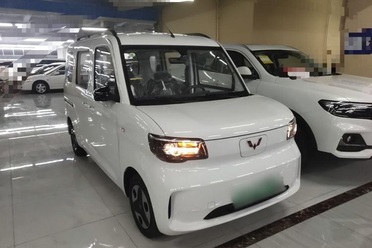 Used Wuling Zhiguang New Energy 2025 Comfort Model Front Right 45 Deg