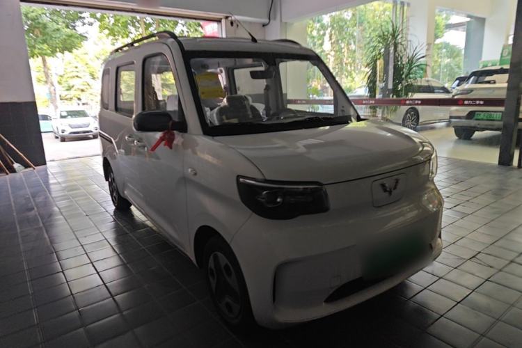 Used Wuling Zhiguang New Energy 2025 Model 305km Ambitious Edition Front Right 45 Deg