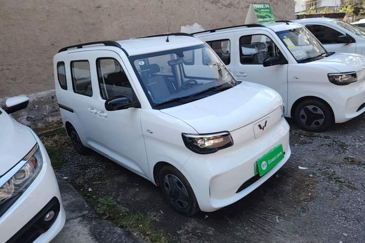 Used Wuling Zhiguang New Energy 2025 Model 305km Ambitious Edition Front Right 45 Deg