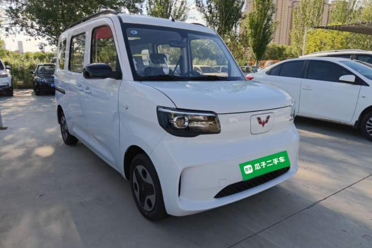 Used Wuling Zhiguang New Energy 2025 Comfort Model Front Right 45 Deg