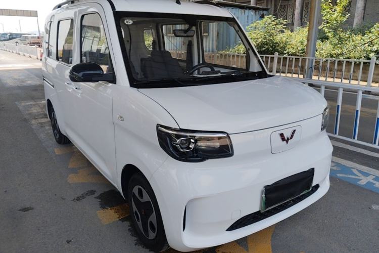 Used Wuling Zhiguang New Energy 2025 Comfort Model Front Right 45 Deg