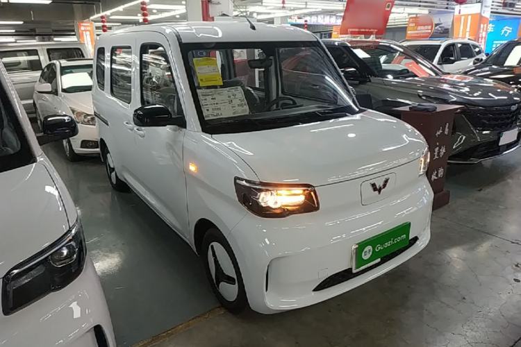 Used Wuling Zhiguang New Energy 2025 Standard Model Front Right 45 Deg