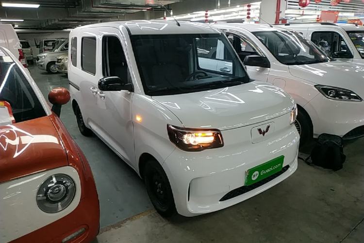 Used Wuling Zhiguang New Energy 2025 Standard Model Front Right 45 Deg