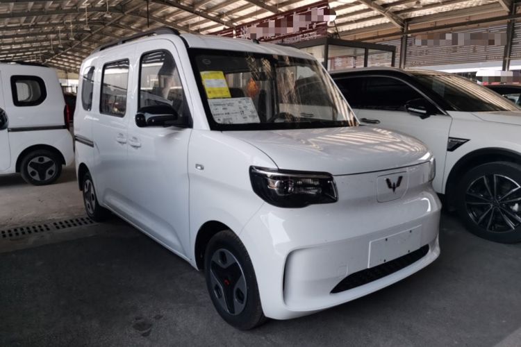 Used Wuling Zhiguang New Energy 2025 Model 305km Ambitious Edition Front Right 45 Deg