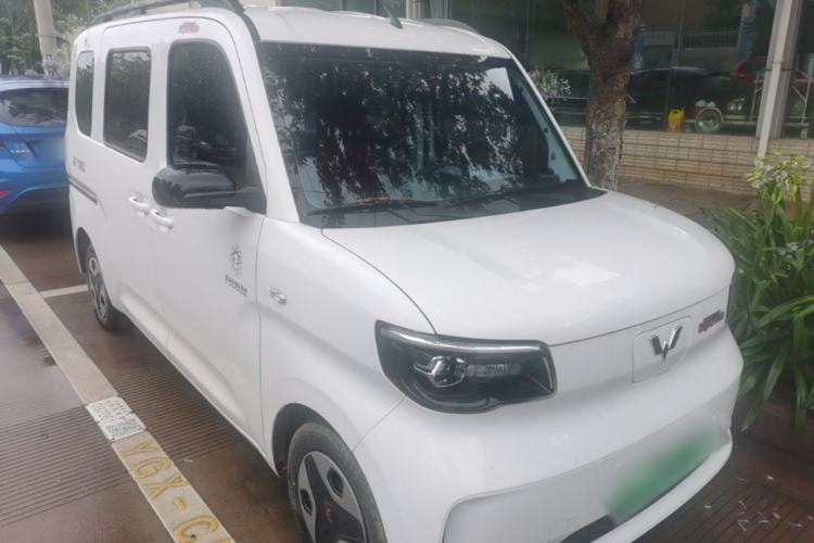 Used Wuling Zhiguang New Energy 2025 Comfort Model Front Right 45 Deg