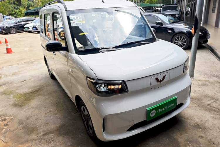 Used Wuling Zhiguang New Energy 2025 Model 305km Ambitious Edition Front Right 45 Deg