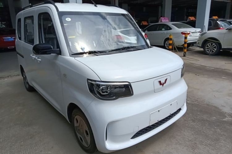 Used Wuling Zhiguang New Energy 2025 Model 305km Ambitious Edition Front Right 45 Deg