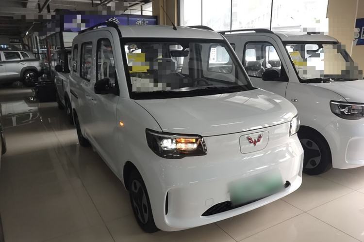 Used Wuling Zhiguang New Energy 2025 Model 305km Ambitious Edition Front Right 45 Deg