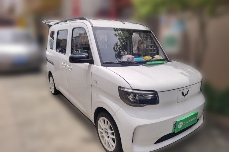 Used Wuling Zhiguang New Energy 2025 Comfort Model Front Right 45 Deg