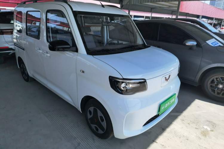 Used Wuling Zhiguang New Energy 2025 Model 305km Ambitious Edition Front Right 45 Deg