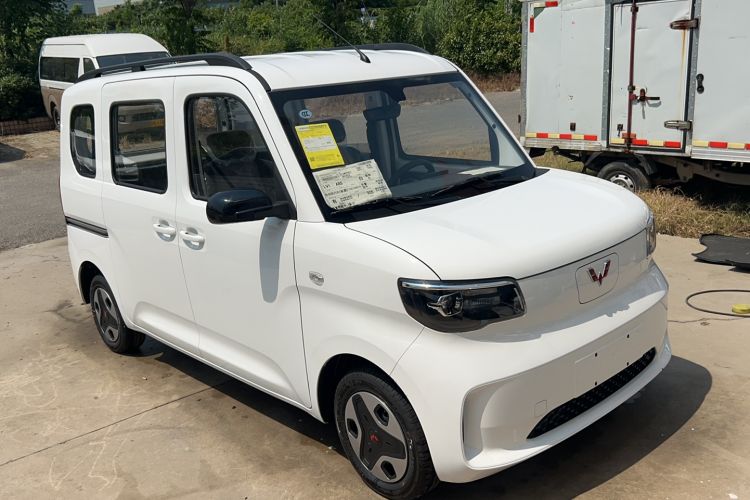 Used Wuling Zhiguang New Energy 2025 Model 305km Ambitious Edition Front Right 45 Deg