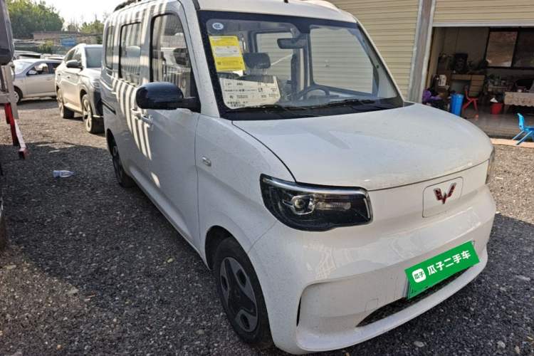 Used Wuling Zhiguang New Energy 2025 Model 305km Ambitious Edition Front Right 45 Deg