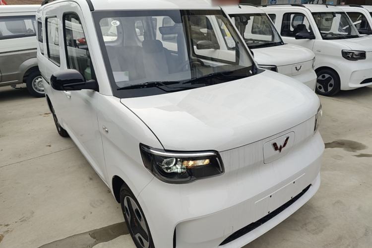 Used Wuling Zhiguang New Energy 2025 Model 305km Ambitious Edition Front Right 45 Deg