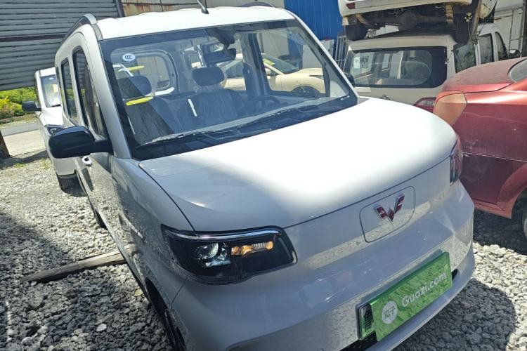 Used Wuling Zhiguang New Energy 2025 Model 305km Ambitious Edition Front Right 45 Deg