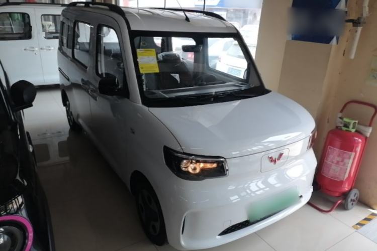 Used Wuling Zhiguang New Energy 2025 Comfort Model Front Right 45 Deg