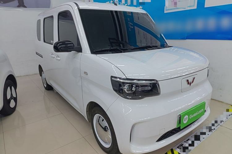 Used Wuling Zhiguang New Energy 2025 Standard Model Front Right 45 Deg