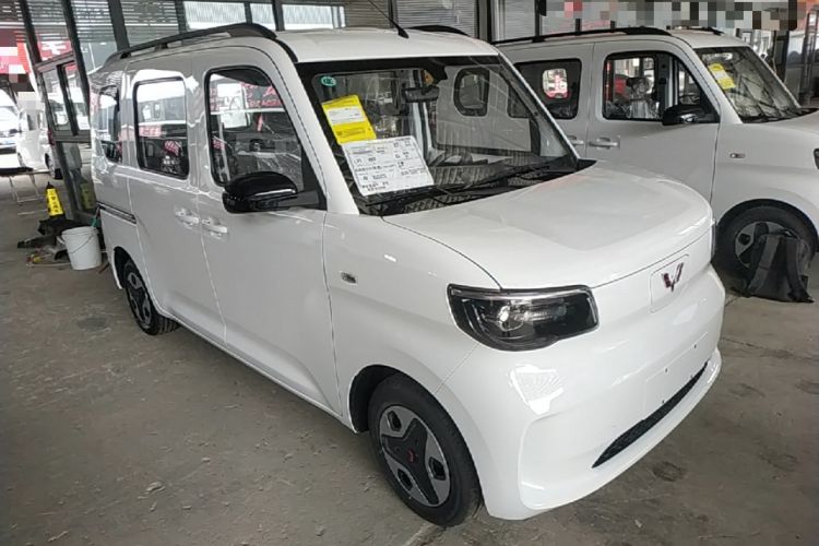 Used Wuling Zhiguang New Energy 2025 Model 305km Ambitious Edition Front Right 45 Deg