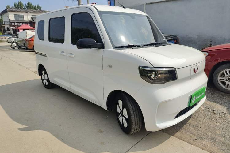 Used Wuling Zhiguang New Energy 2025 Standard Model Front Right 45 Deg