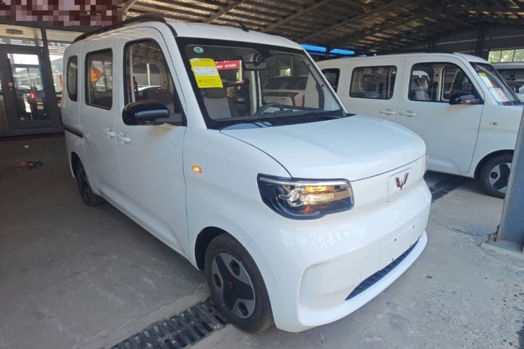 Used Wuling Zhiguang New Energy 2025 Model 305km Ambitious Edition Front Right 45 Deg