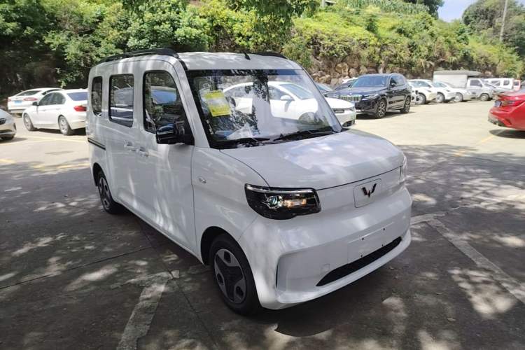 Used Wuling Zhiguang New Energy 2025 Model 305km Ambitious Edition Front Right 45 Deg