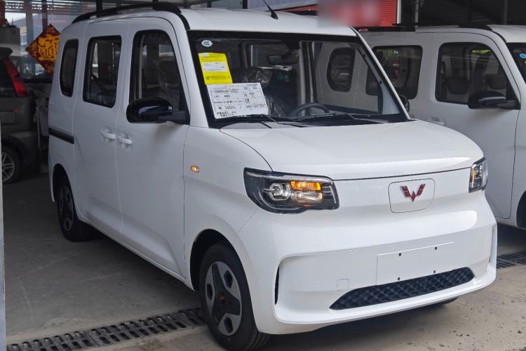 Used Wuling Zhiguang New Energy 2025 Model 305km Ambitious Edition Front Right 45 Deg