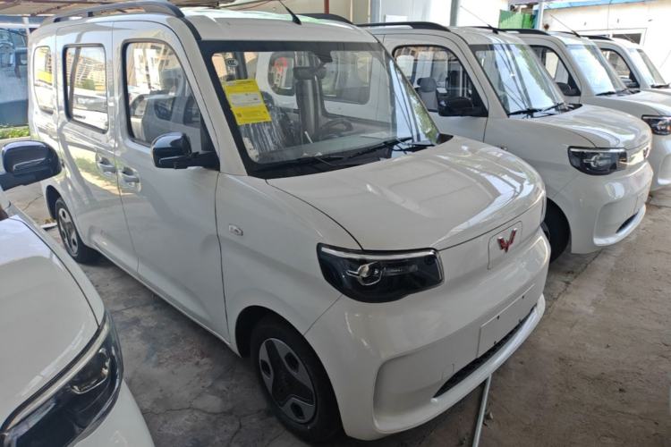 Used Wuling Zhiguang New Energy 2025 Model 305km Ambitious Edition Front Right 45 Deg