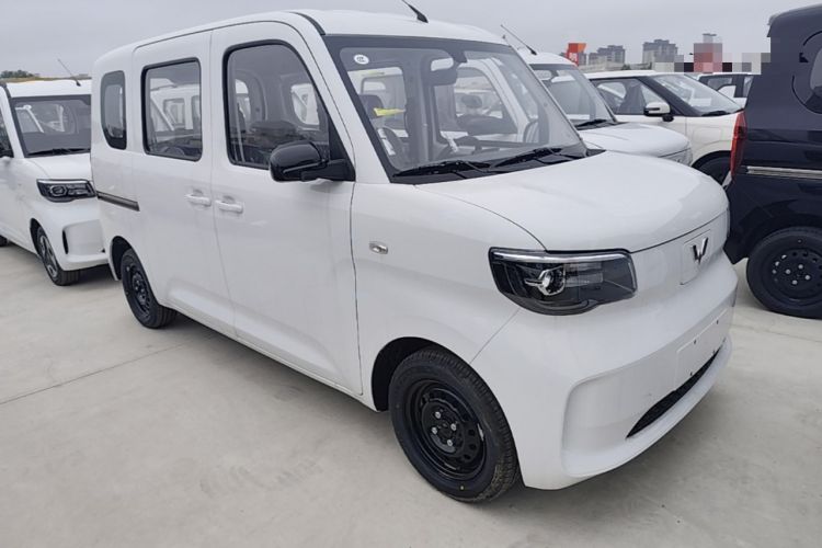 Used Wuling Zhiguang New Energy 2025 Standard Model Front Right 45 Deg