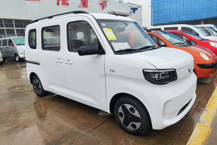 Used Wuling Zhiguang New Energy 2025 Model 305km Ambitious Edition Front Right 45 Deg