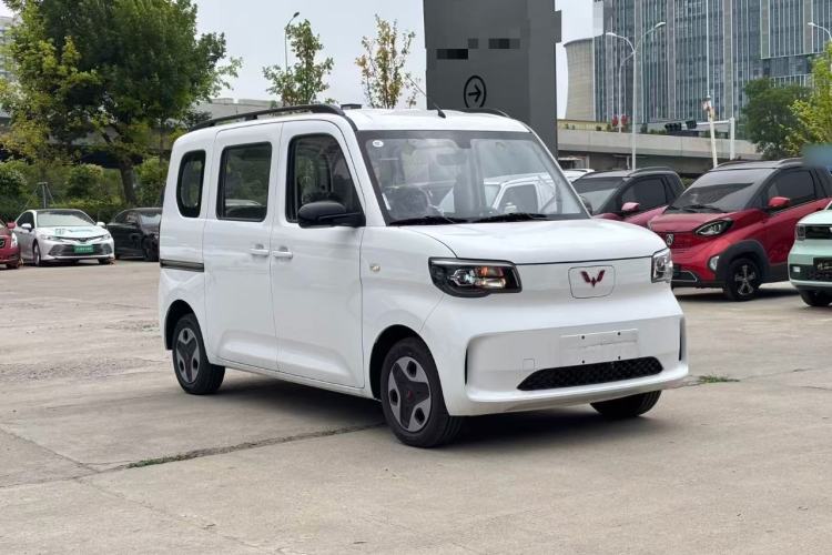 Used Wuling Zhiguang New Energy 2025 Model 305km Ambitious Edition Front Right 45 Deg