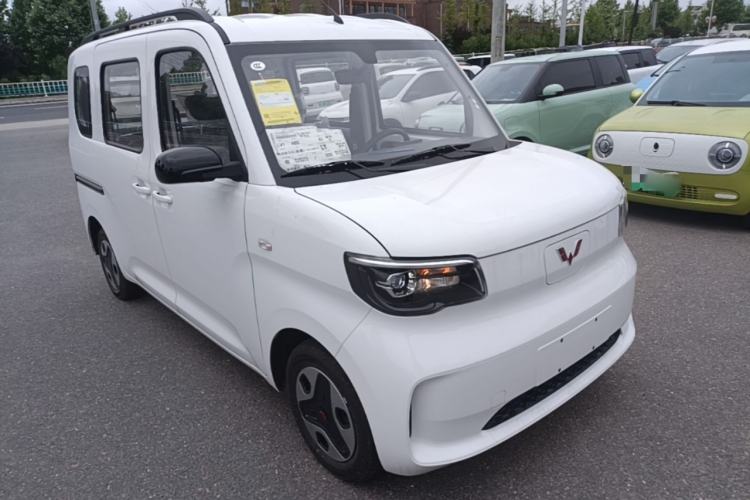 Used Wuling Zhiguang New Energy 2025 Model 305km Ambitious Edition Front Right 45 Deg