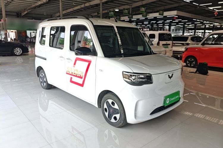 Used Wuling Zhiguang New Energy 2025 Comfort Model Front Right 45 Deg