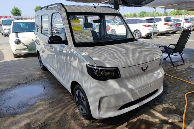 Used Wuling Zhiguang New Energy 2025 Comfort Model Front Right 45 Deg