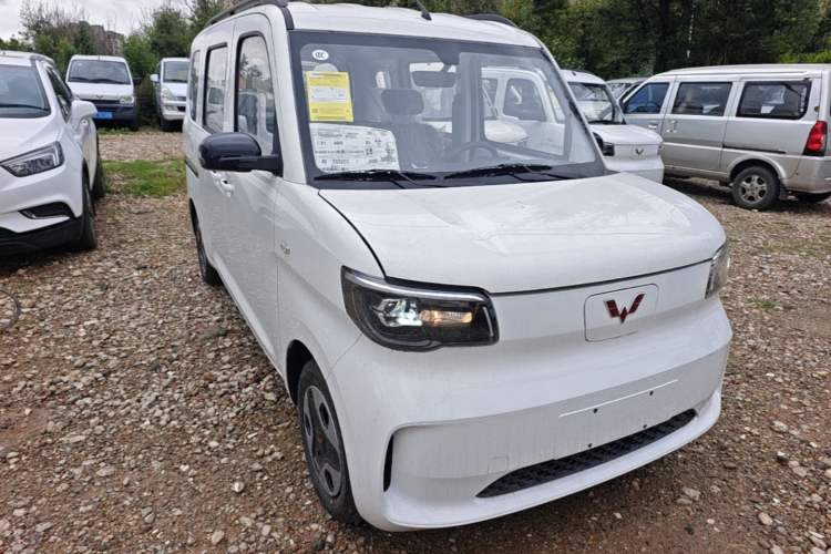 Used Wuling Zhiguang New Energy 2025 Model 305km Ambitious Edition Front Right 45 Deg