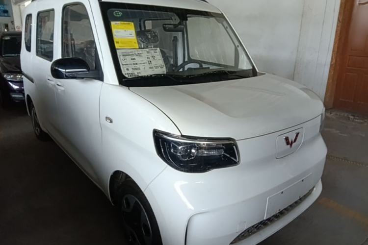 Used Wuling Zhiguang New Energy 2025 Model 305km Ambitious Edition Front Right 45 Deg