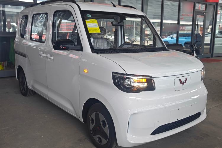 Used Wuling Zhiguang New Energy 2025 Model 305km Ambitious Edition Front Right 45 Deg