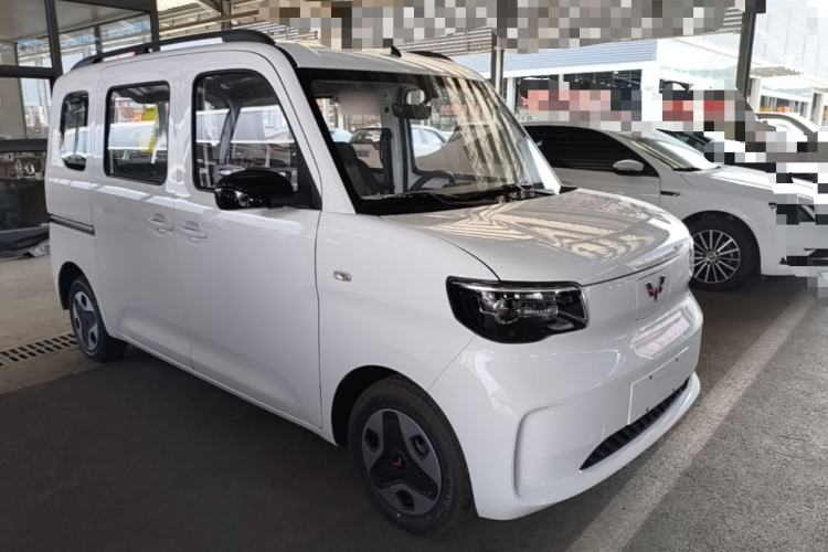 Used Wuling Zhiguang New Energy 2025 Model 305km Ambitious Edition Front Right 45 Deg