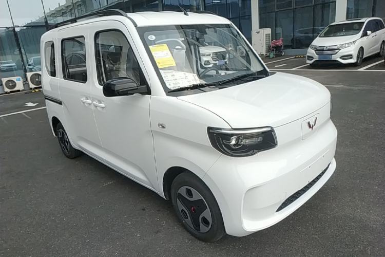 Used Wuling Zhiguang New Energy 2025 Model 305km Ambitious Edition Front Right 45 Deg