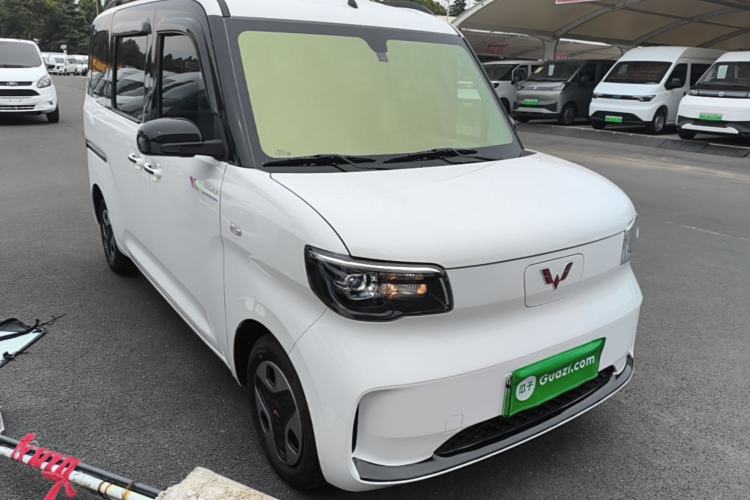 Used Wuling Zhiguang New Energy 2025 Model 305km Ambitious Edition Front Right 45 Deg