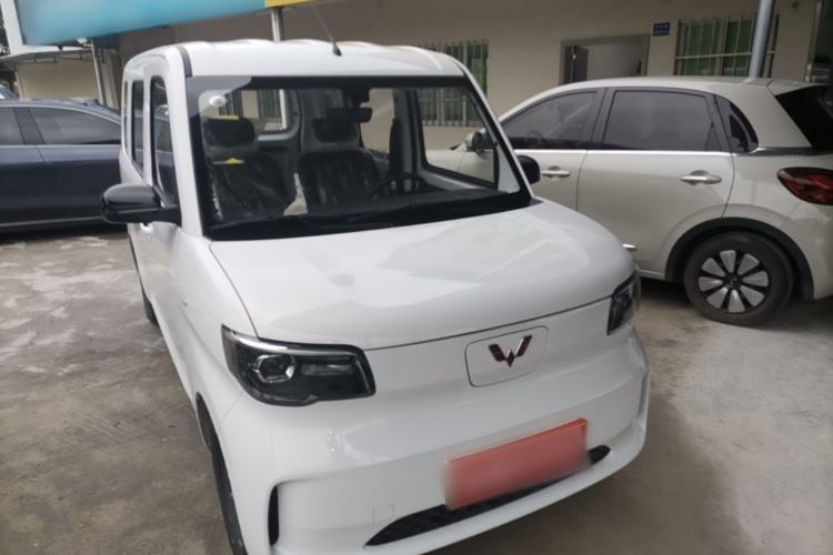 Used Wuling Zhiguang New Energy 2025 Standard Model Front Right 45 Deg