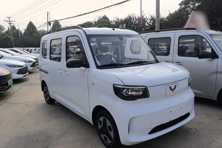 Used Wuling Zhiguang New Energy 2025 Model 305km Ambitious Edition Front Right 45 Deg