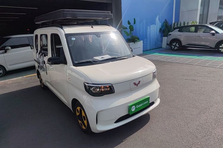 Used Wuling Zhiguang New Energy 2025 Comfort Model Front Right 45 Deg