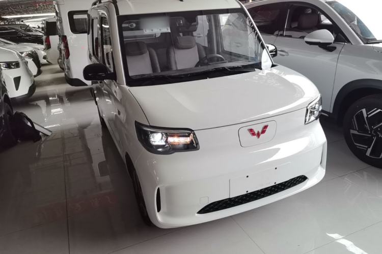 Used Wuling Zhiguang New Energy 2025 Model 305km Ambitious Edition Front Right 45 Deg