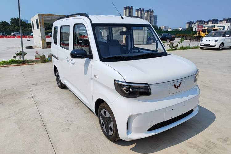 Used Wuling Zhiguang New Energy 2025 Model 305km Ambitious Edition Front Right 45 Deg