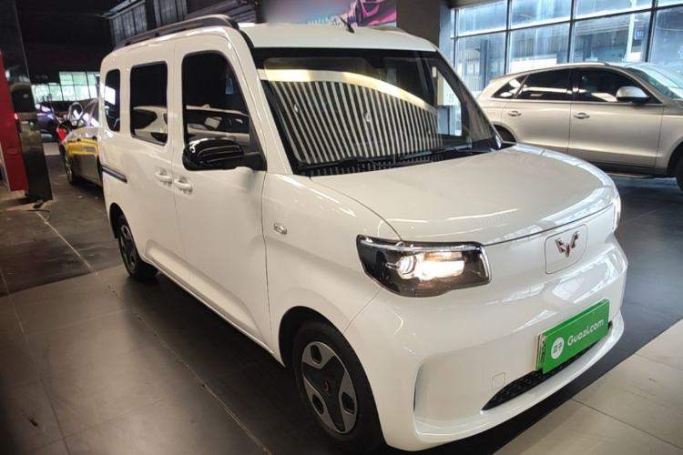 Used Wuling Zhiguang New Energy 2025 Comfort Model Front Right 45 Deg