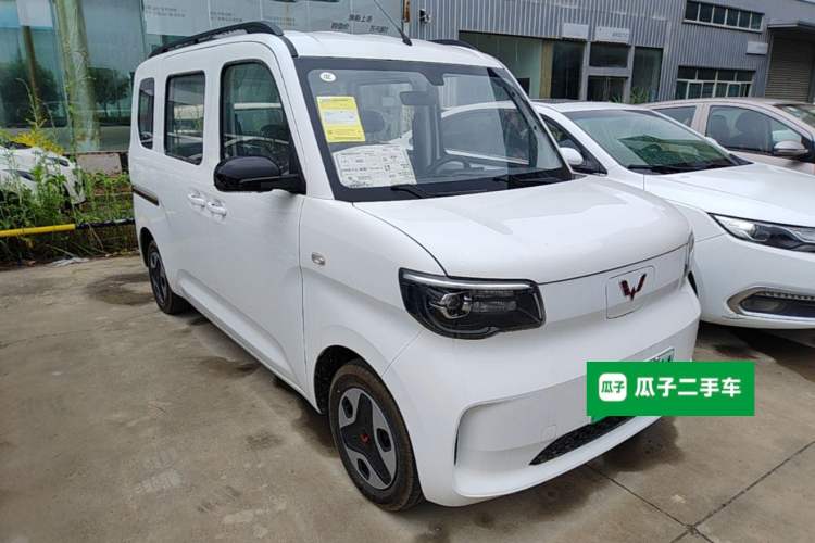 Used Wuling Zhiguang New Energy 2025 Model 305km Ambitious Edition Front Right 45 Deg
