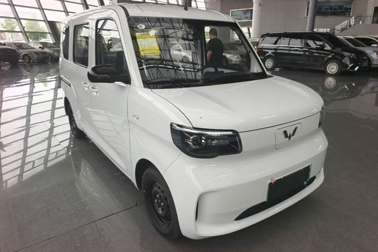 Used Wuling Zhiguang New Energy 2025 Standard Model Front Right 45 Deg