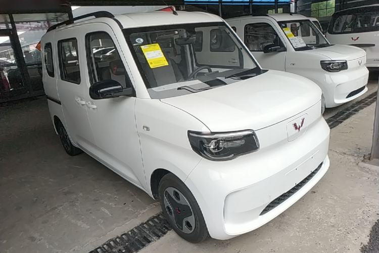 Used Wuling Zhiguang New Energy 2025 Model 305km Ambitious Edition Front Right 45 Deg