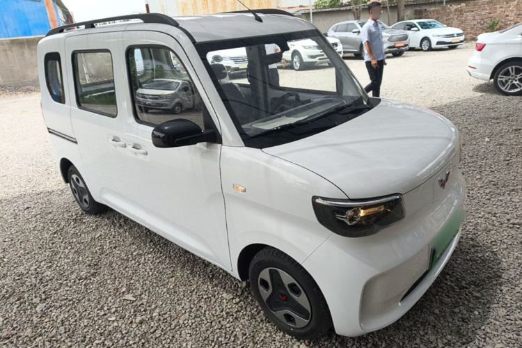 Used Wuling Zhiguang New Energy 2025 Comfort Model Front Right 45 Deg