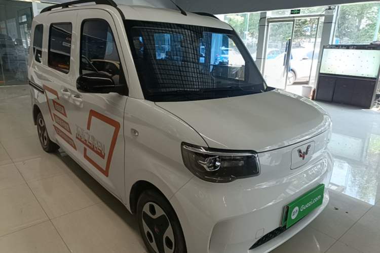 Used Wuling Zhiguang New Energy 2025 Comfort Model Front Right 45 Deg