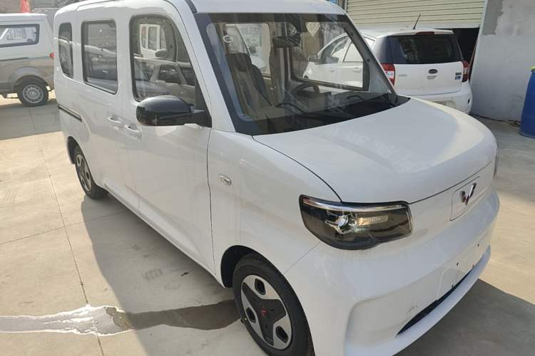 Used Wuling Zhiguang New Energy 2025 Model 305km Ambitious Edition Front Right 45 Deg